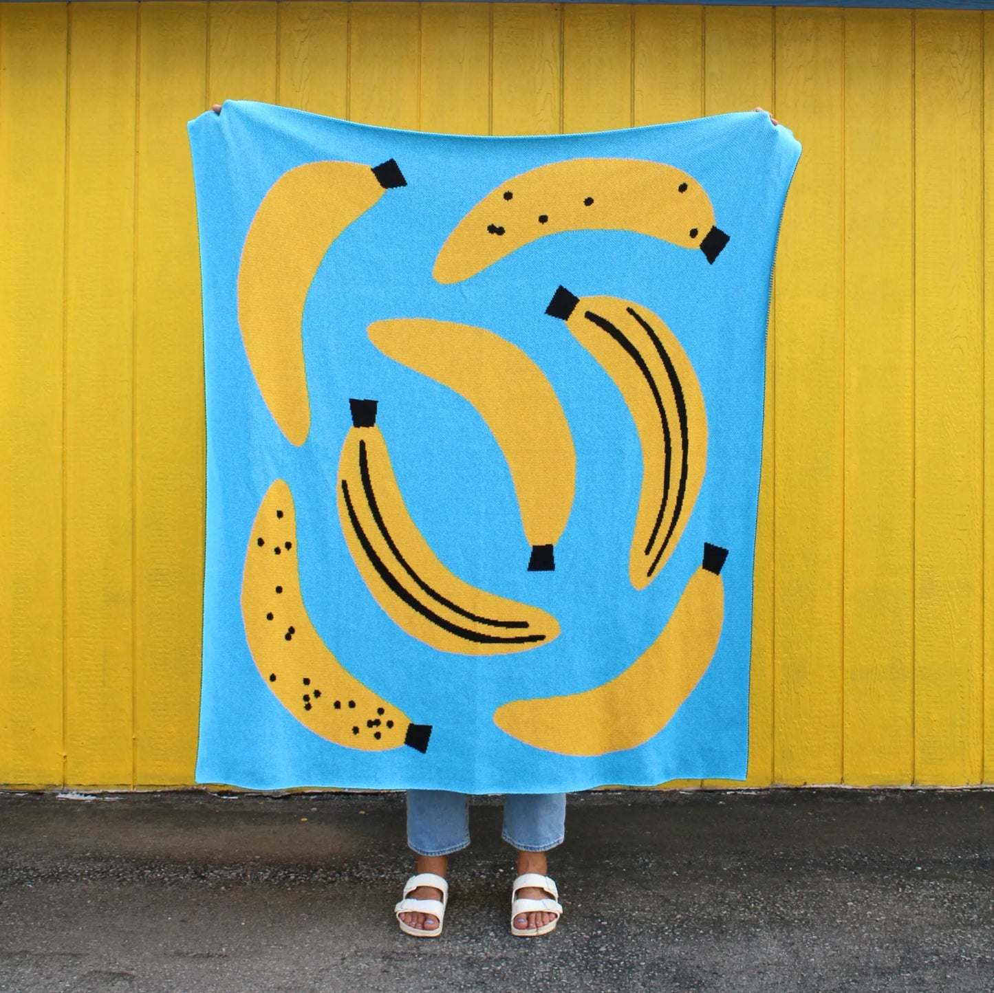 BANANAS THROW