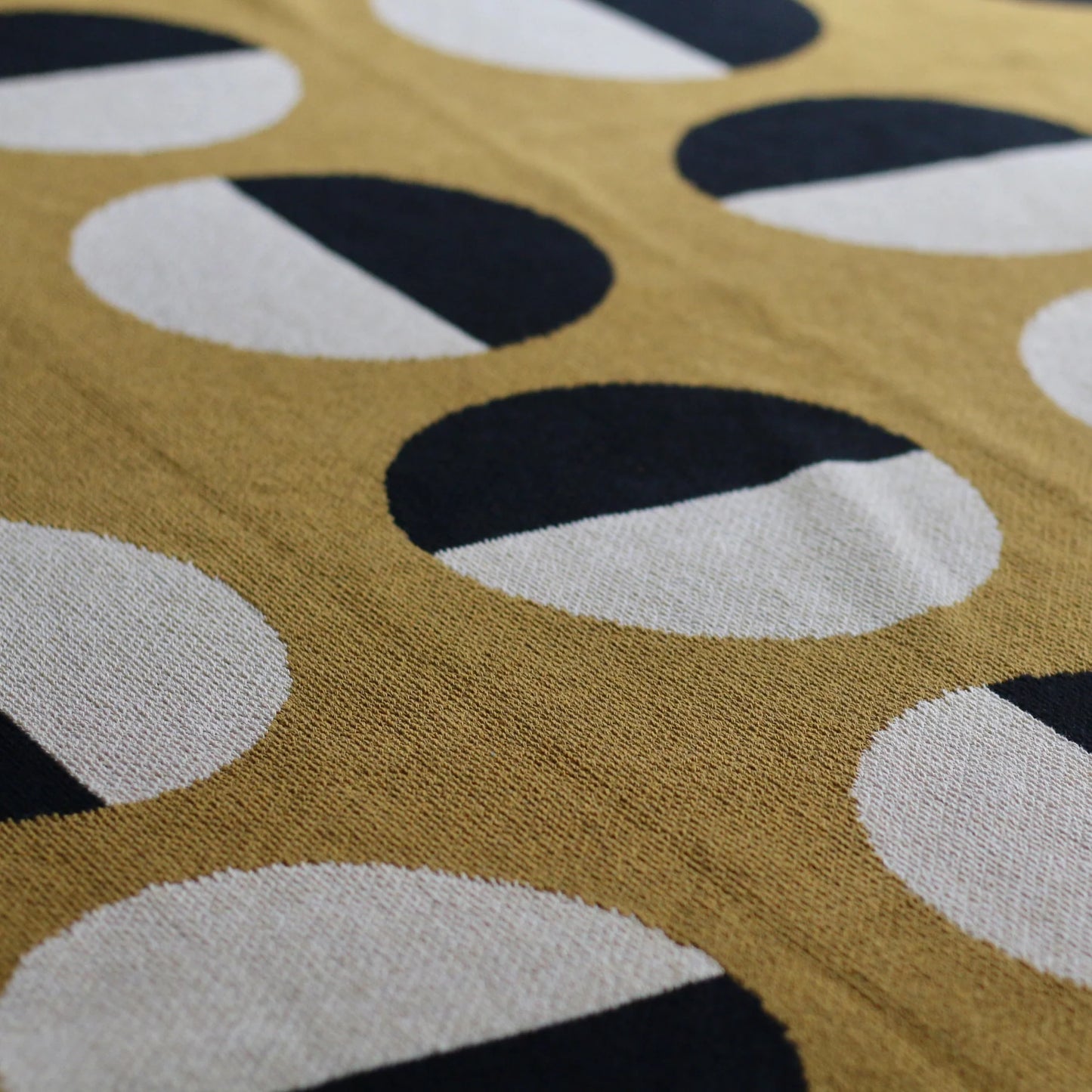 EQUINOX THROW - OCHRE