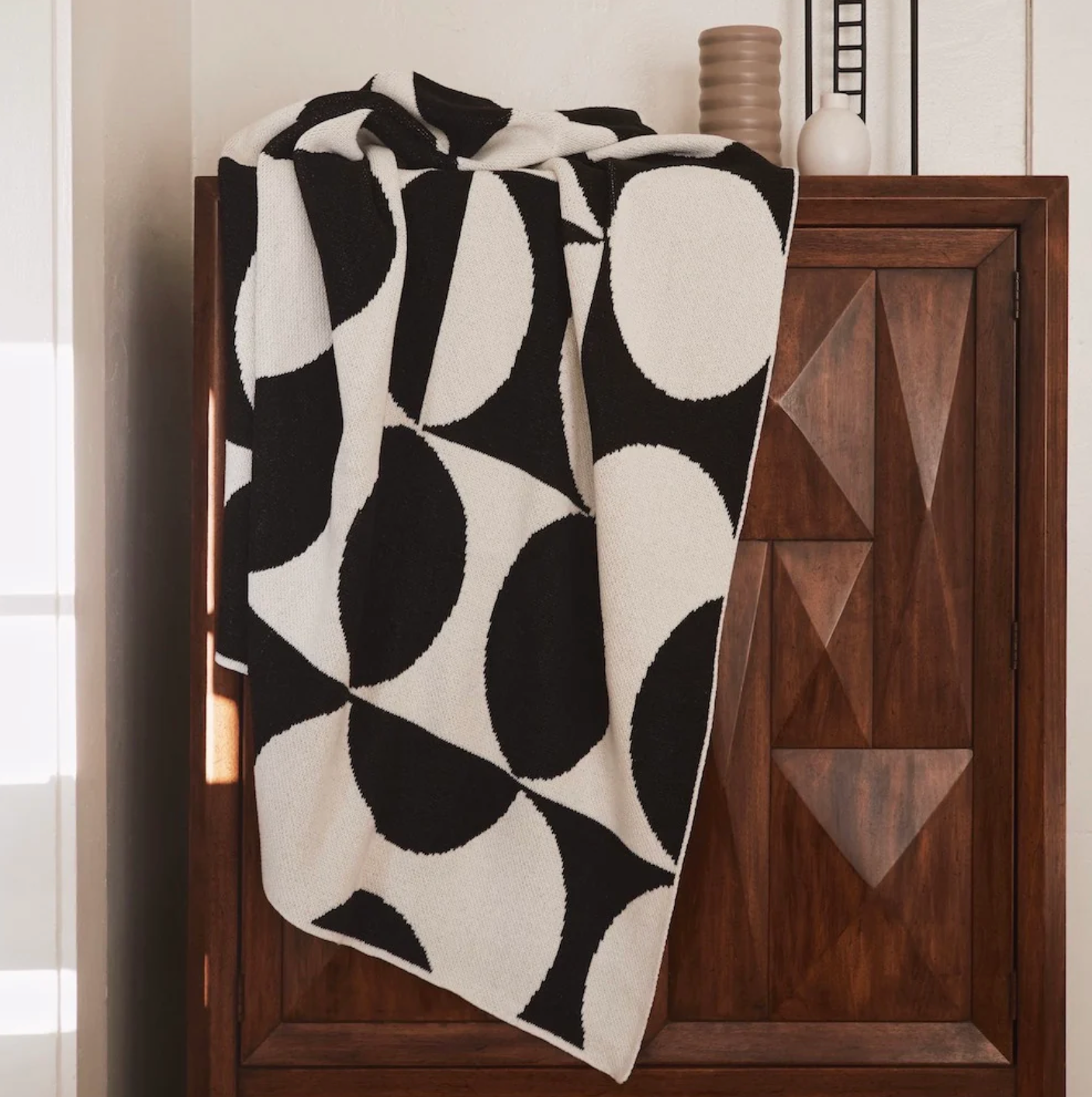 PUZZLE THROW - BLACK