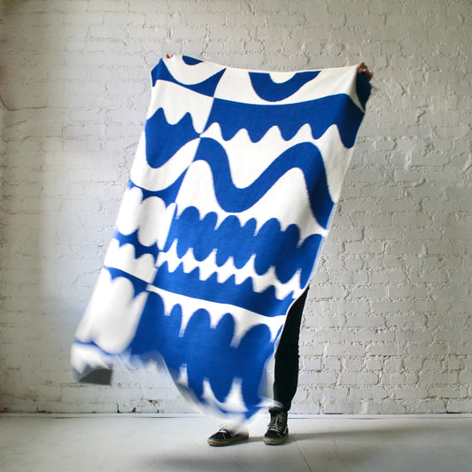 WIGGLE ROOM THROW - ROYAL