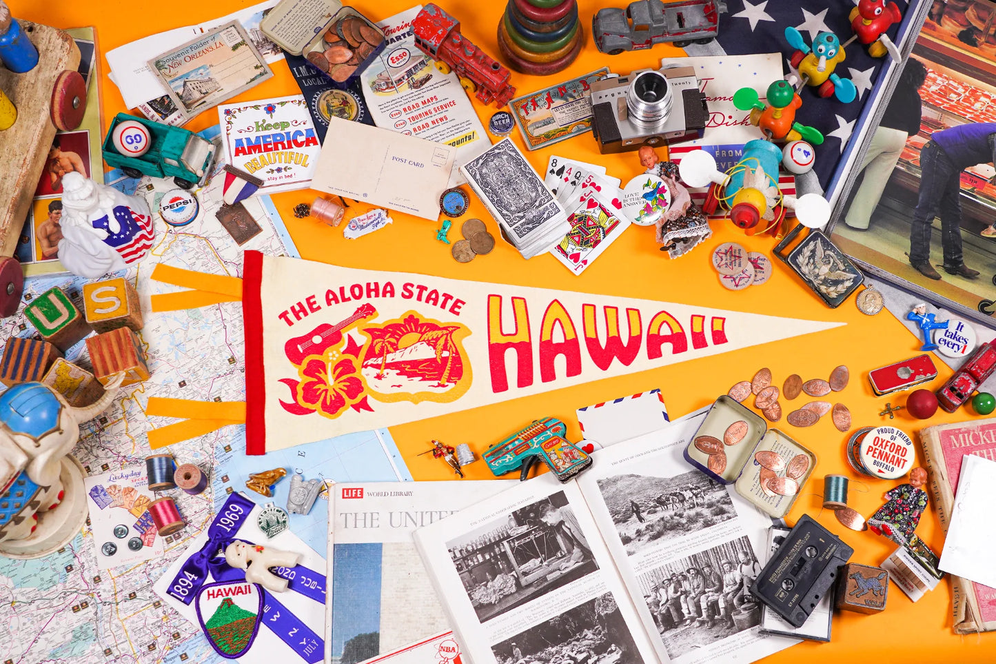 HAWAII PENNANT - IVORY + RED