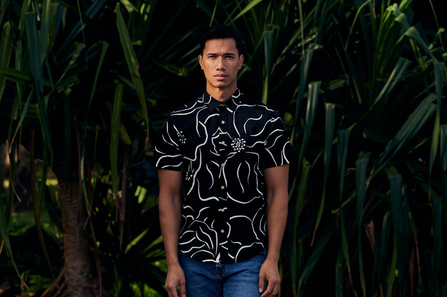 Waialua Black & White