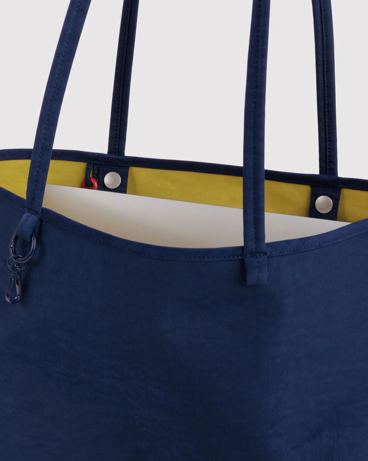 MEDIUM NYLON REVERSIBLE TOTE - NAVY MIX