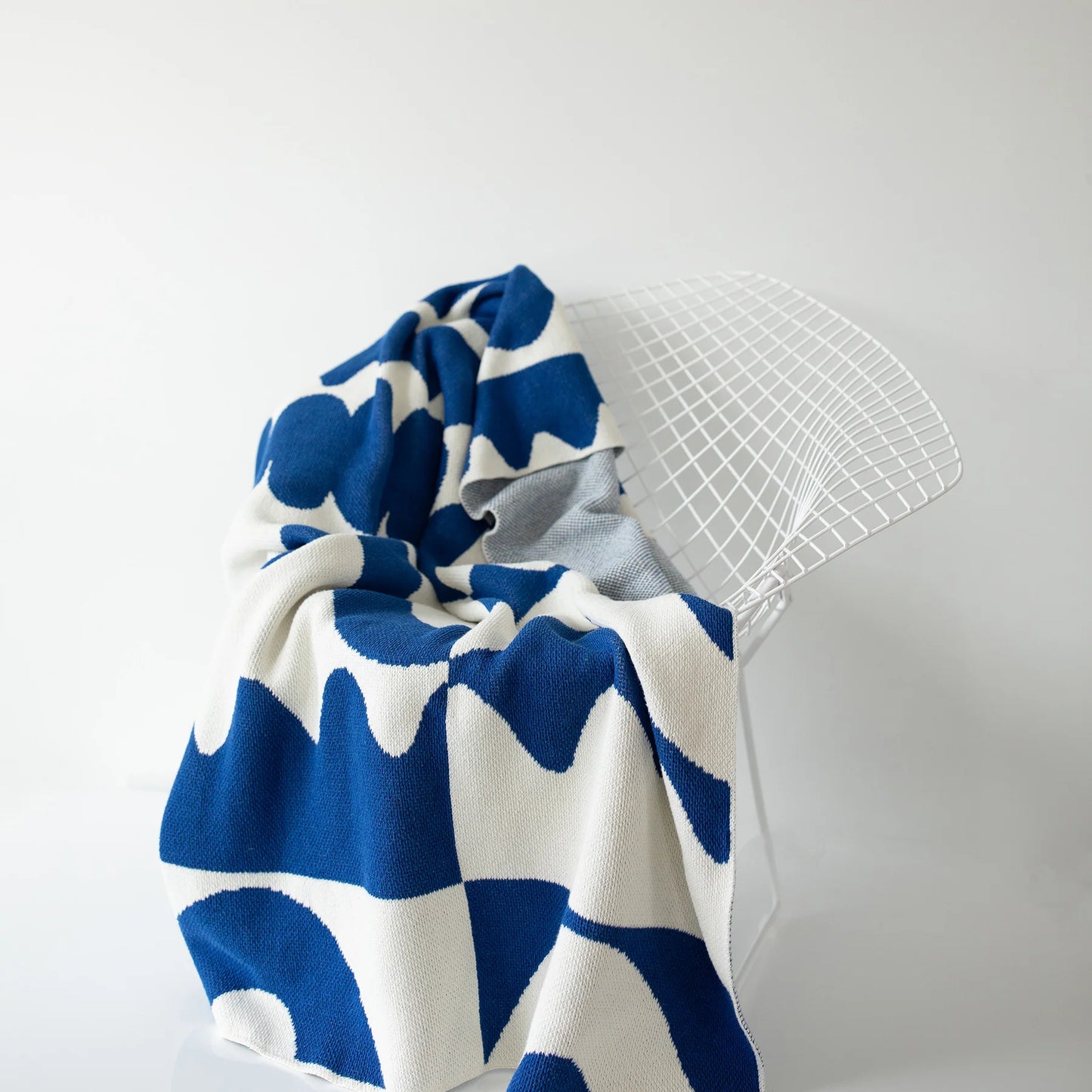 WIGGLE ROOM THROW - ROYAL