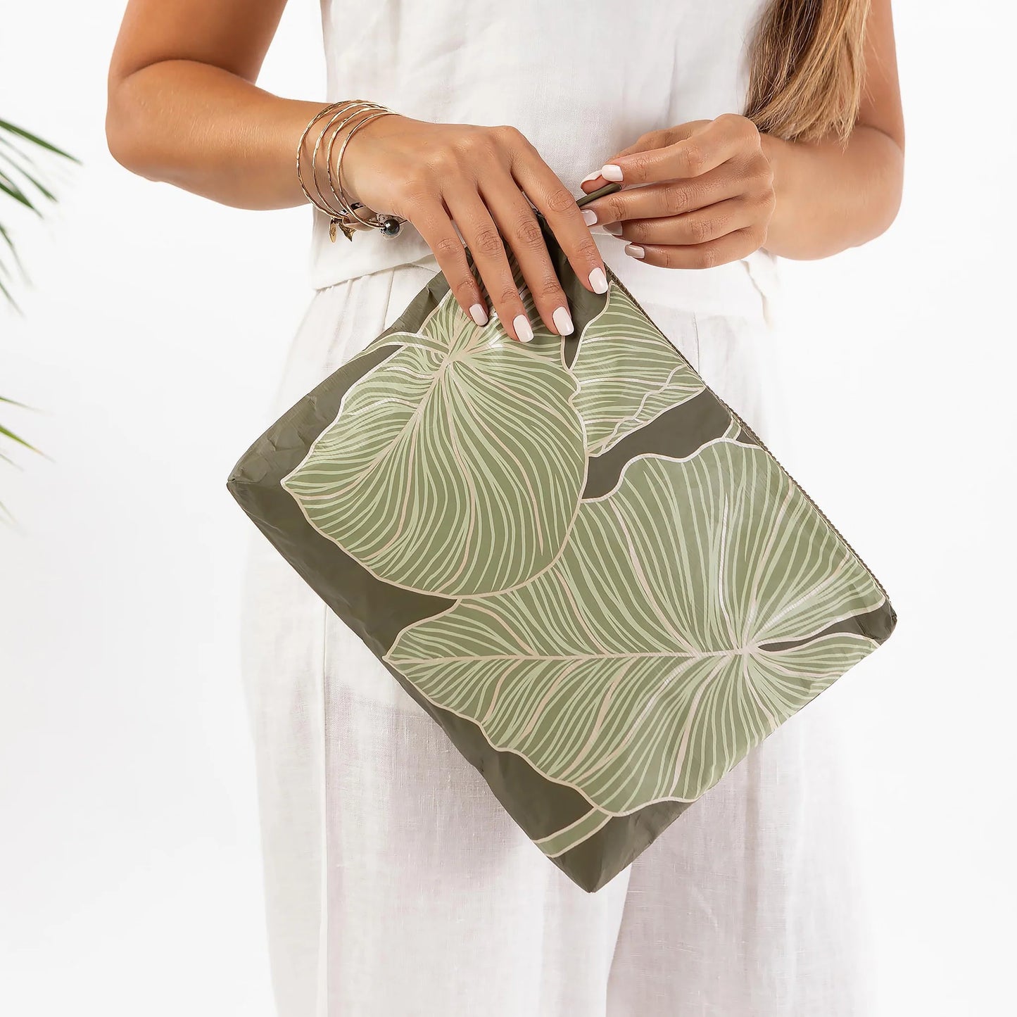 Launui Olive Mid Pouch