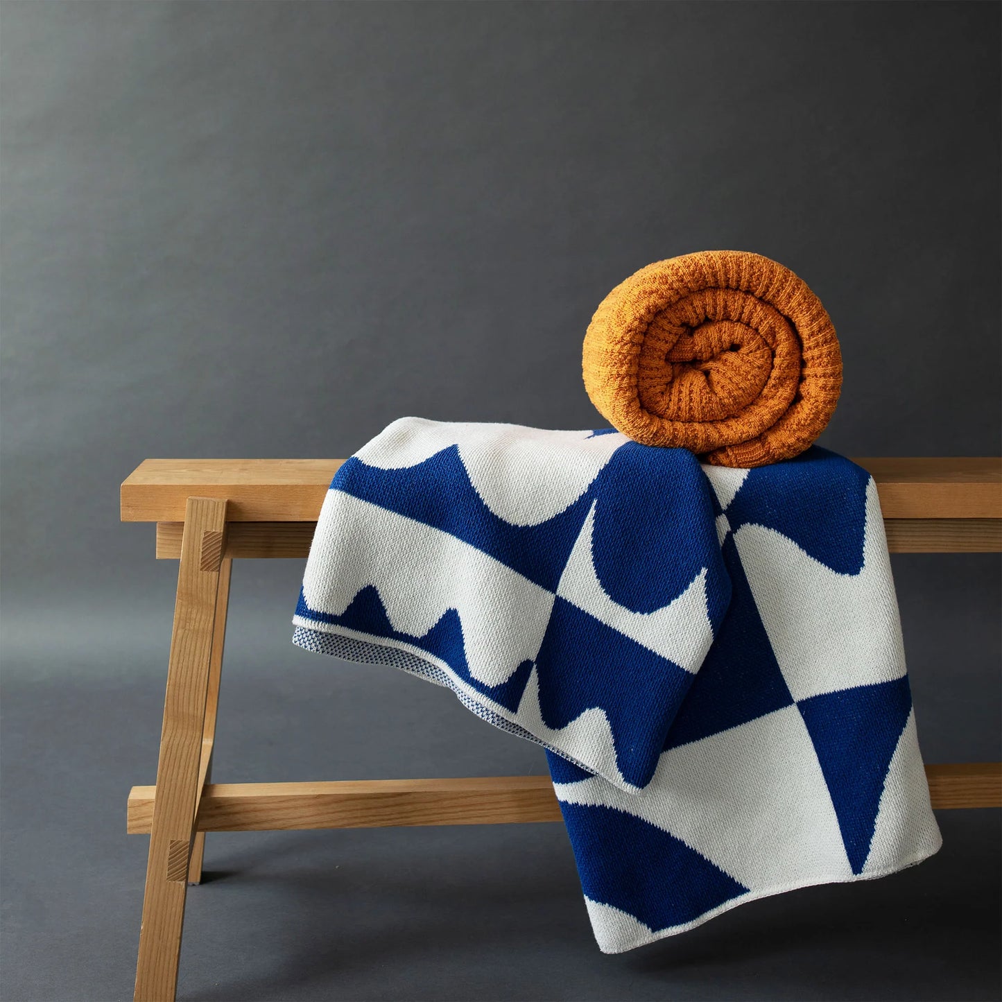 WIGGLE ROOM THROW - ROYAL